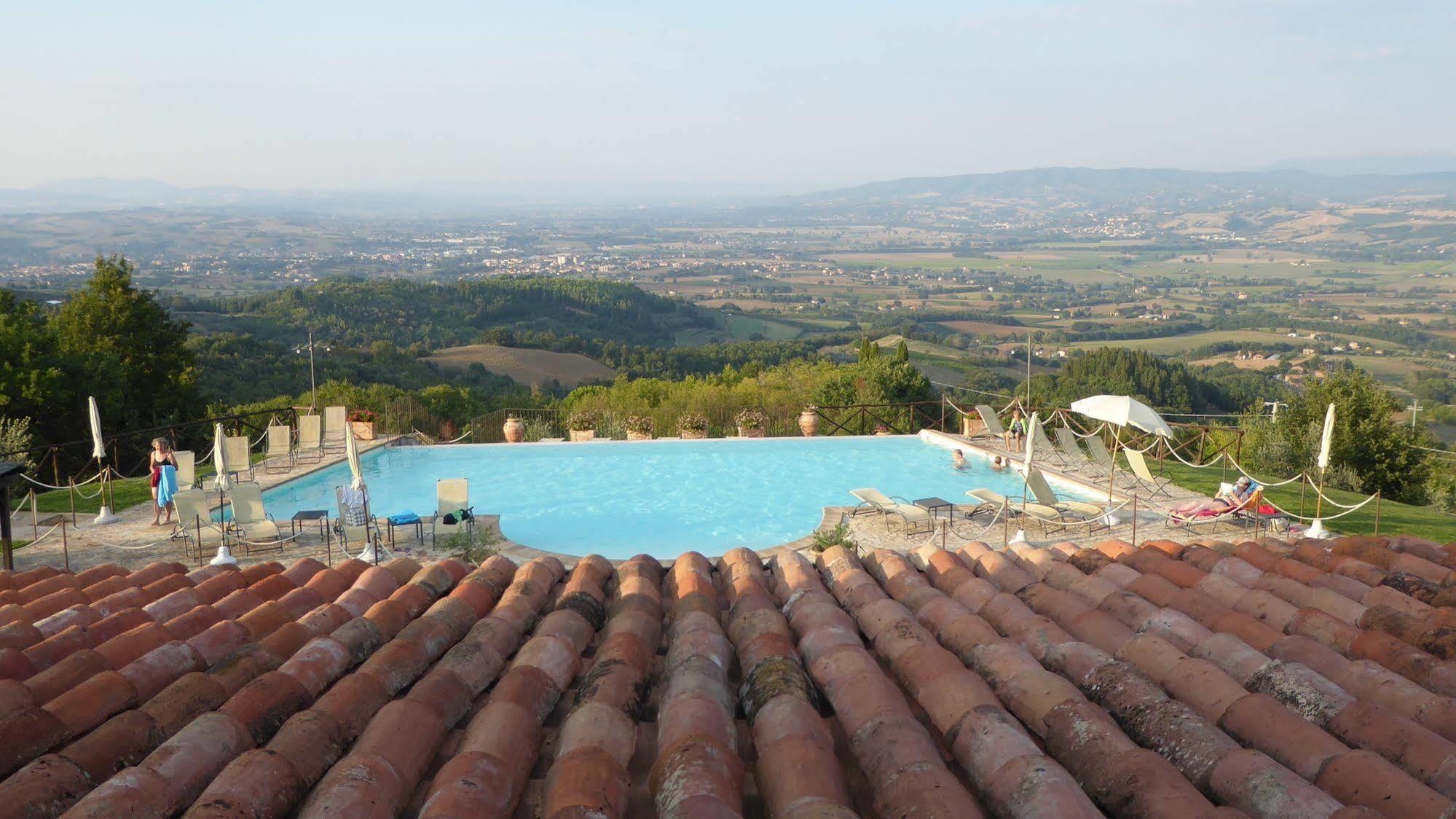 La Palazzetta Del Vescovo Guest House Fratta Todina Bagian luar foto